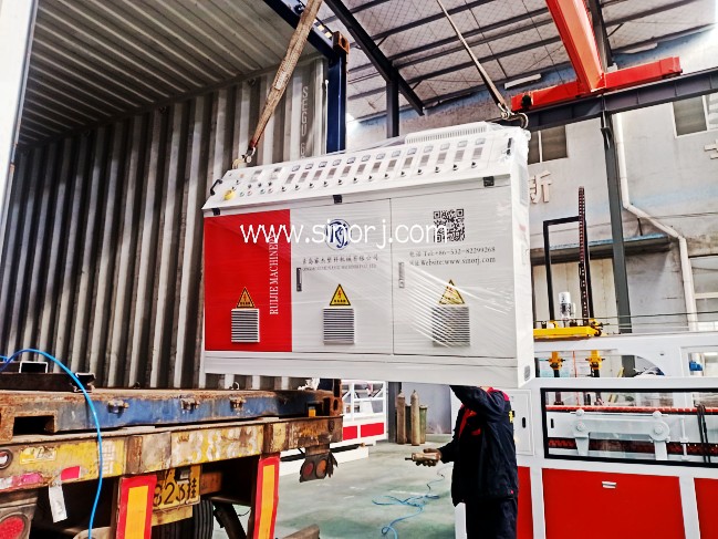 前天發(fā)的墻板生產(chǎn)線，今天發(fā)的pvc雙管生產(chǎn)線，明天繼續(xù)格柵板生產(chǎn)線